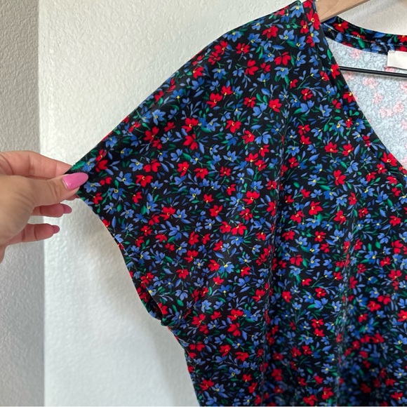 LOFT M L Velvet Ultra Soft Oversized Floral Dolman Sleeve V-Neck Tee in Black - Picture 7 of 12